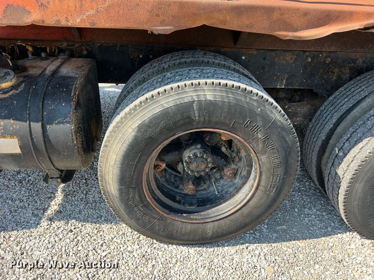 image for item II9138 1990 Ford CT8000  dump truck