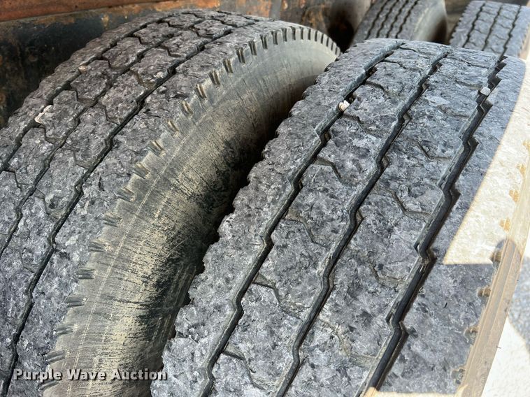 image for item II9138 1990 Ford CT8000  dump truck