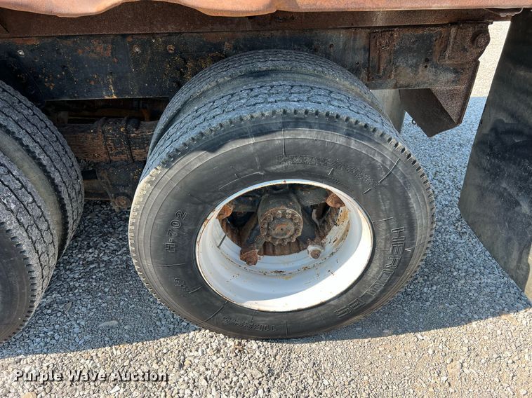 image for item II9138 1990 Ford CT8000  dump truck