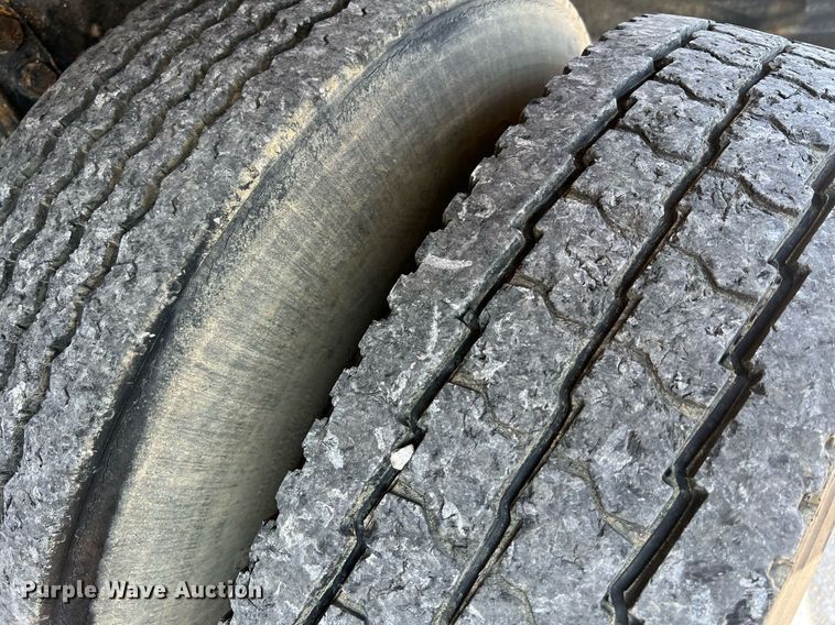 image for item II9138 1990 Ford CT8000  dump truck