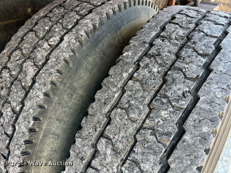 image for item II9138 1990 Ford CT8000  dump truck