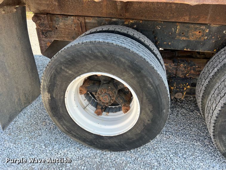 image for item II9138 1990 Ford CT8000  dump truck