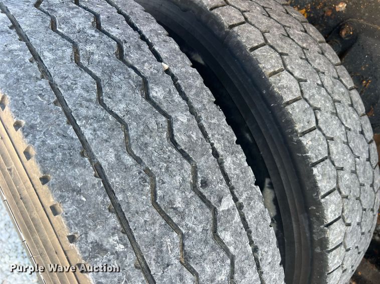 image for item II9138 1990 Ford CT8000  dump truck