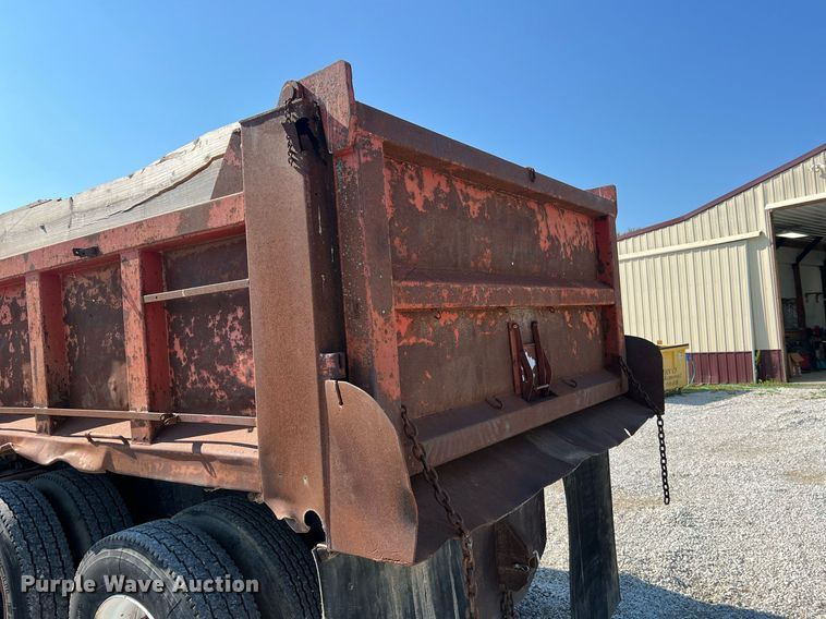 image for item II9138 1990 Ford CT8000  dump truck