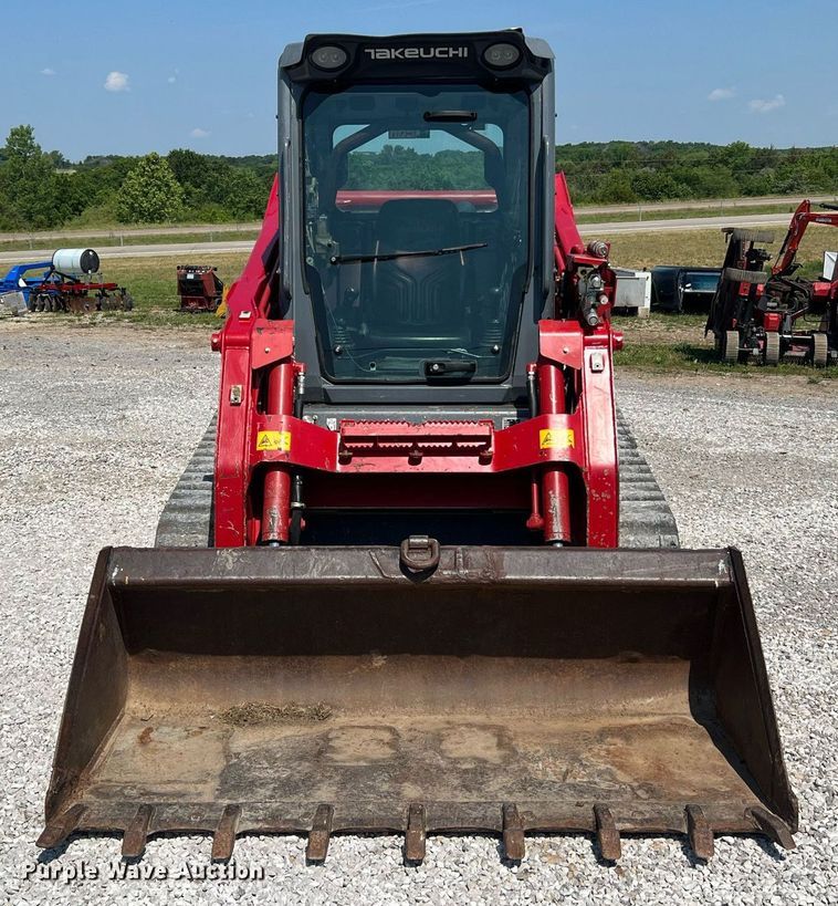 image for item II9142 2016 Takeuchi TL12V2  tracked skid steer loader