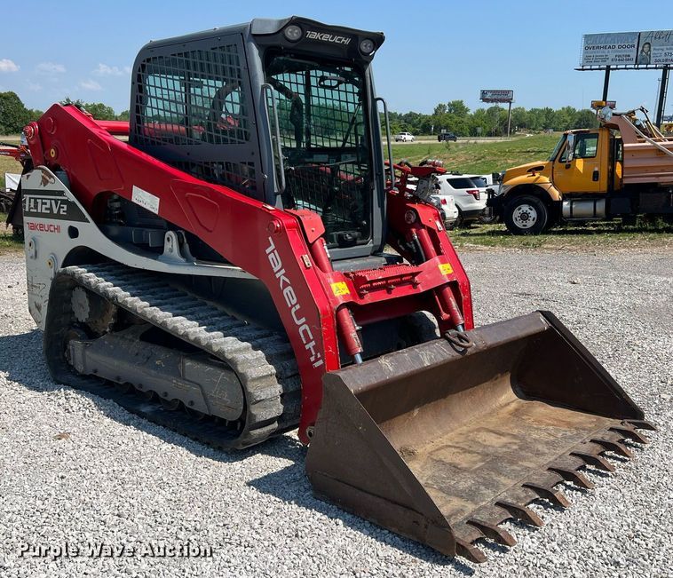 image for item II9142 2016 Takeuchi TL12V2  tracked skid steer loader