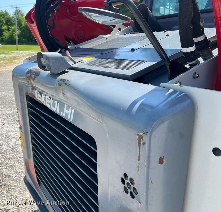 image for item II9142 2016 Takeuchi TL12V2  tracked skid steer loader