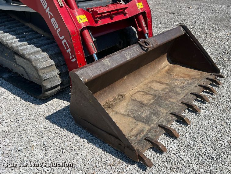 image for item II9142 2016 Takeuchi TL12V2  tracked skid steer loader