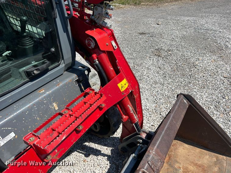 image for item II9142 2016 Takeuchi TL12V2  tracked skid steer loader