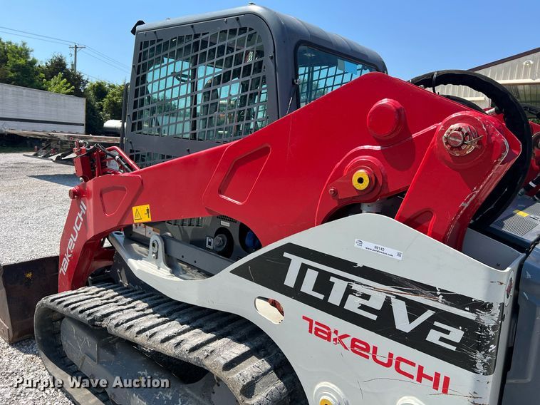 image for item II9142 2016 Takeuchi TL12V2  tracked skid steer loader