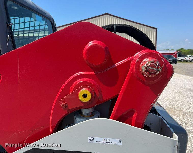 image for item II9142 2016 Takeuchi TL12V2  tracked skid steer loader