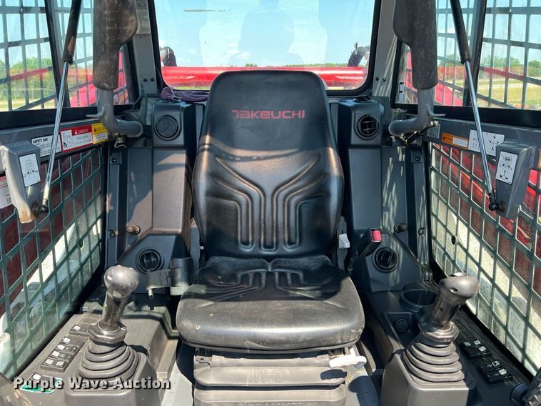 image for item II9142 2016 Takeuchi TL12V2  tracked skid steer loader