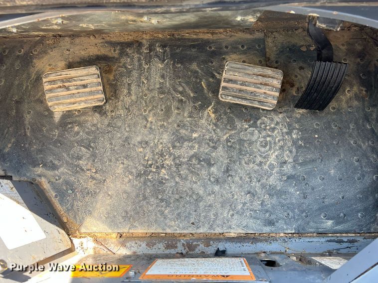 image for item II9142 2016 Takeuchi TL12V2  tracked skid steer loader