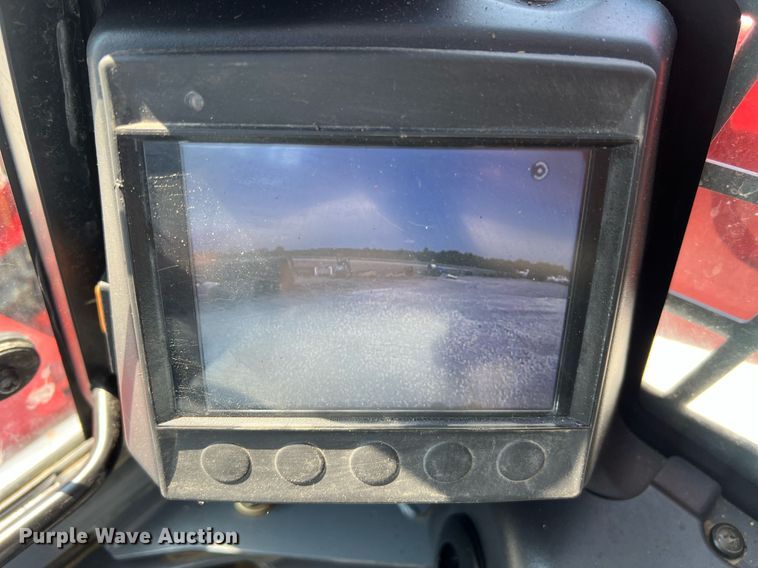 image for item II9142 2016 Takeuchi TL12V2  tracked skid steer loader