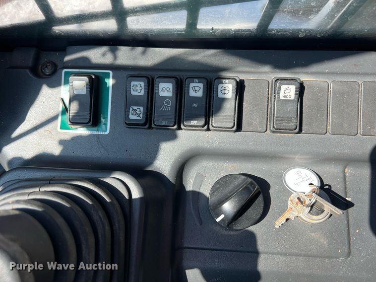 image for item II9142 2016 Takeuchi TL12V2  tracked skid steer loader