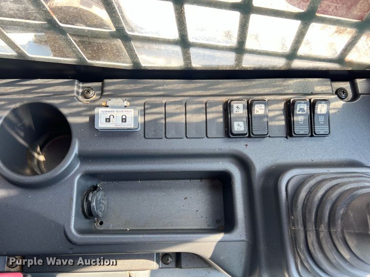 image for item II9142 2016 Takeuchi TL12V2  tracked skid steer loader