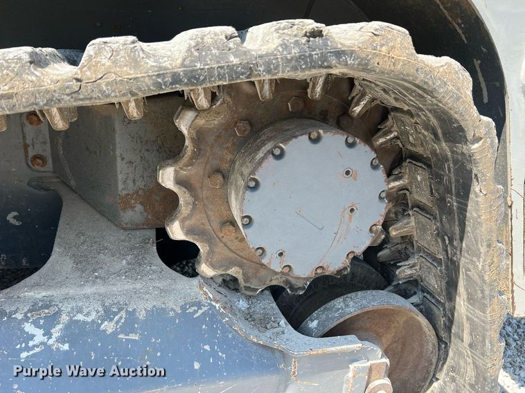 image for item II9142 2016 Takeuchi TL12V2  tracked skid steer loader