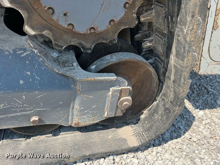 image for item II9142 2016 Takeuchi TL12V2  tracked skid steer loader