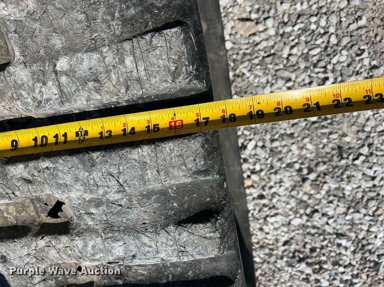 image for item II9142 2016 Takeuchi TL12V2  tracked skid steer loader