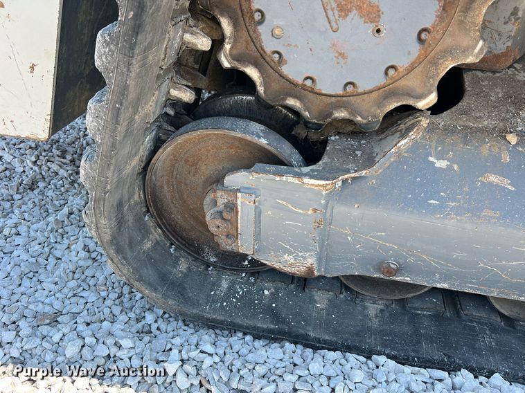 image for item II9142 2016 Takeuchi TL12V2  tracked skid steer loader