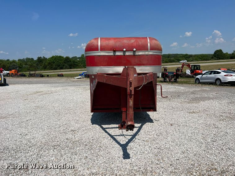 image for item II9143 1982 R&B  livestock trailer