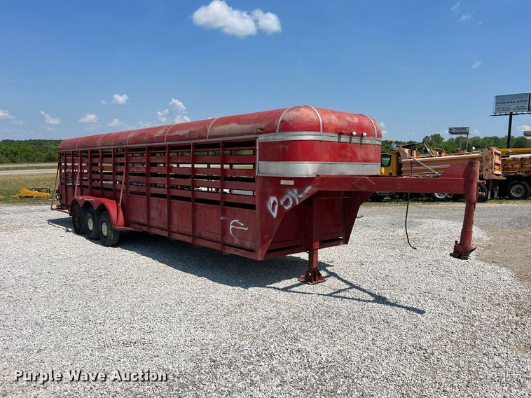 image for item II9143 1982 R&B  livestock trailer