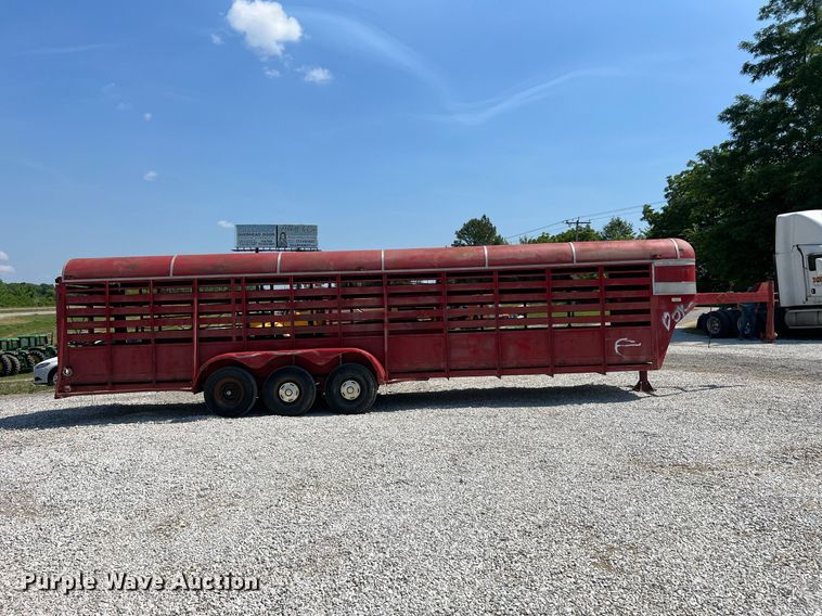 image for item II9143 1982 R&B  livestock trailer