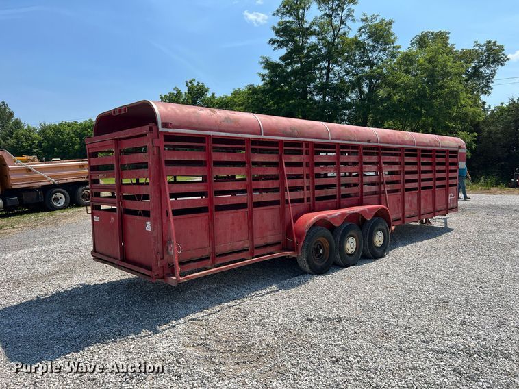 image for item II9143 1982 R&B  livestock trailer