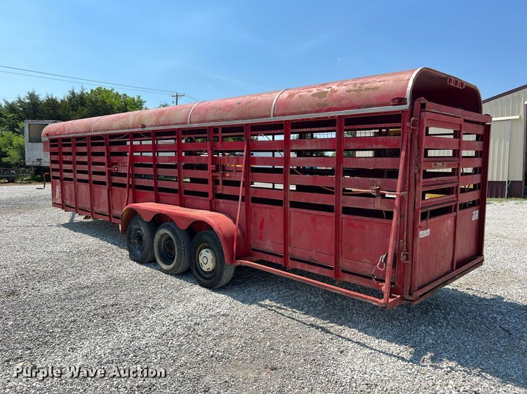 image for item II9143 1982 R&B  livestock trailer