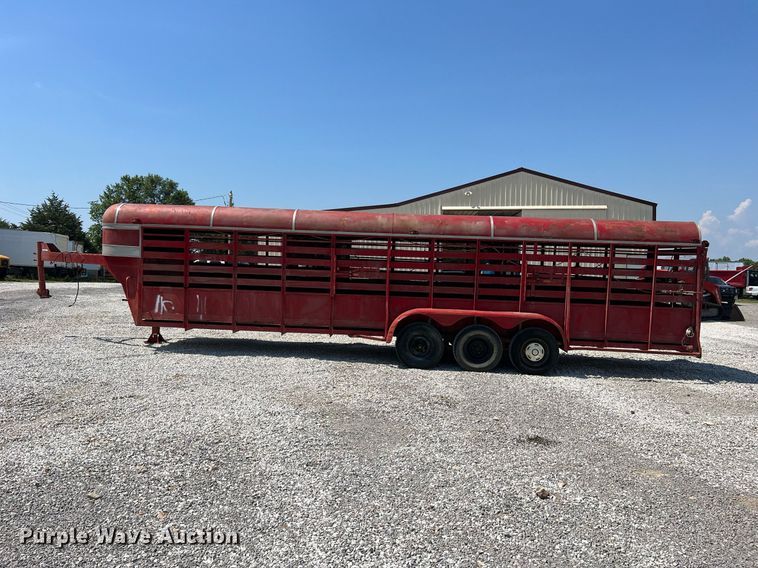 image for item II9143 1982 R&B  livestock trailer
