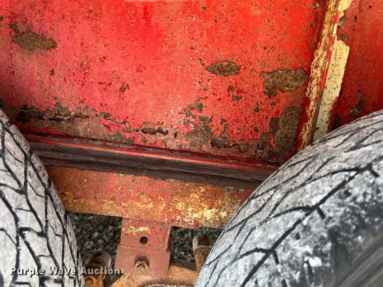 image for item II9143 1982 R&B  livestock trailer