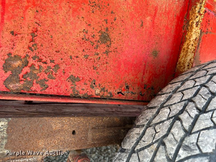 image for item II9143 1982 R&B  livestock trailer