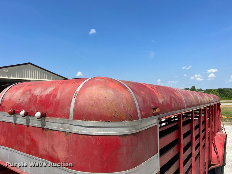 image for item II9143 1982 R&B  livestock trailer