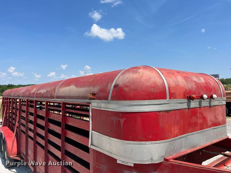 image for item II9143 1982 R&B  livestock trailer