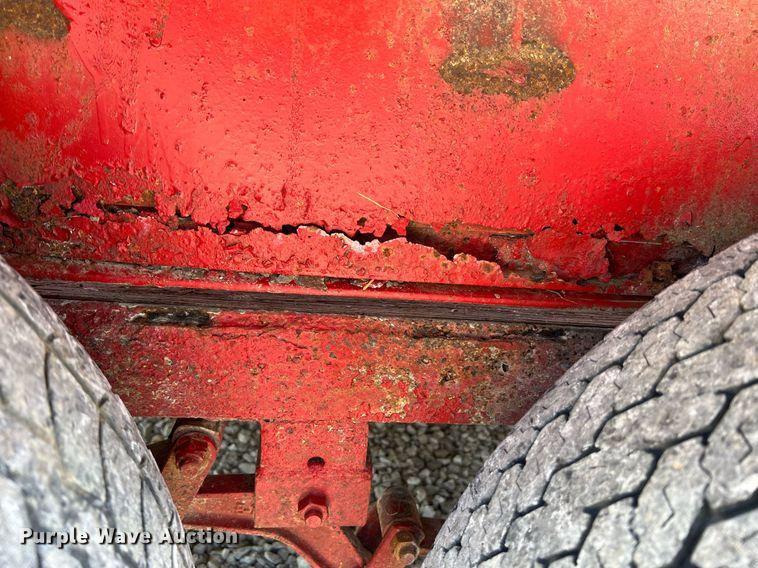 image for item II9143 1982 R&B  livestock trailer