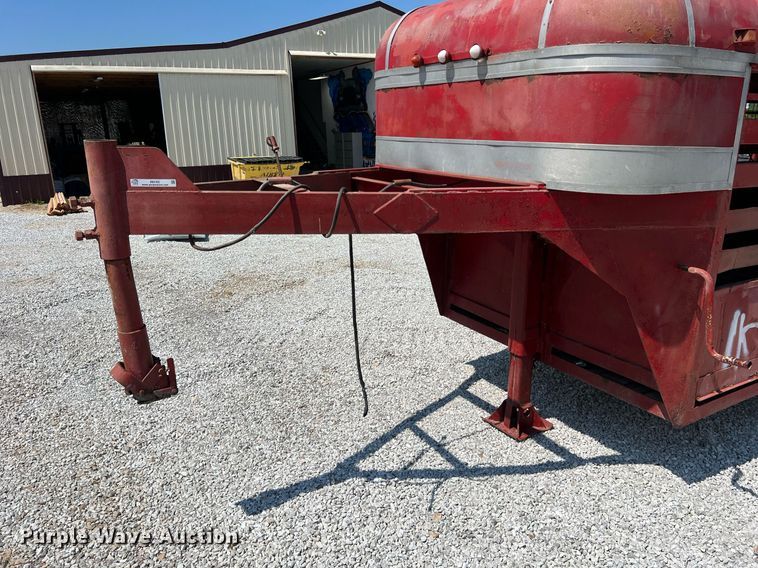 image for item II9143 1982 R&B  livestock trailer