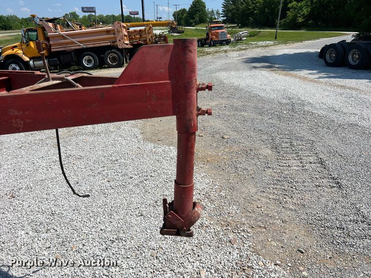 image for item II9143 1982 R&B  livestock trailer