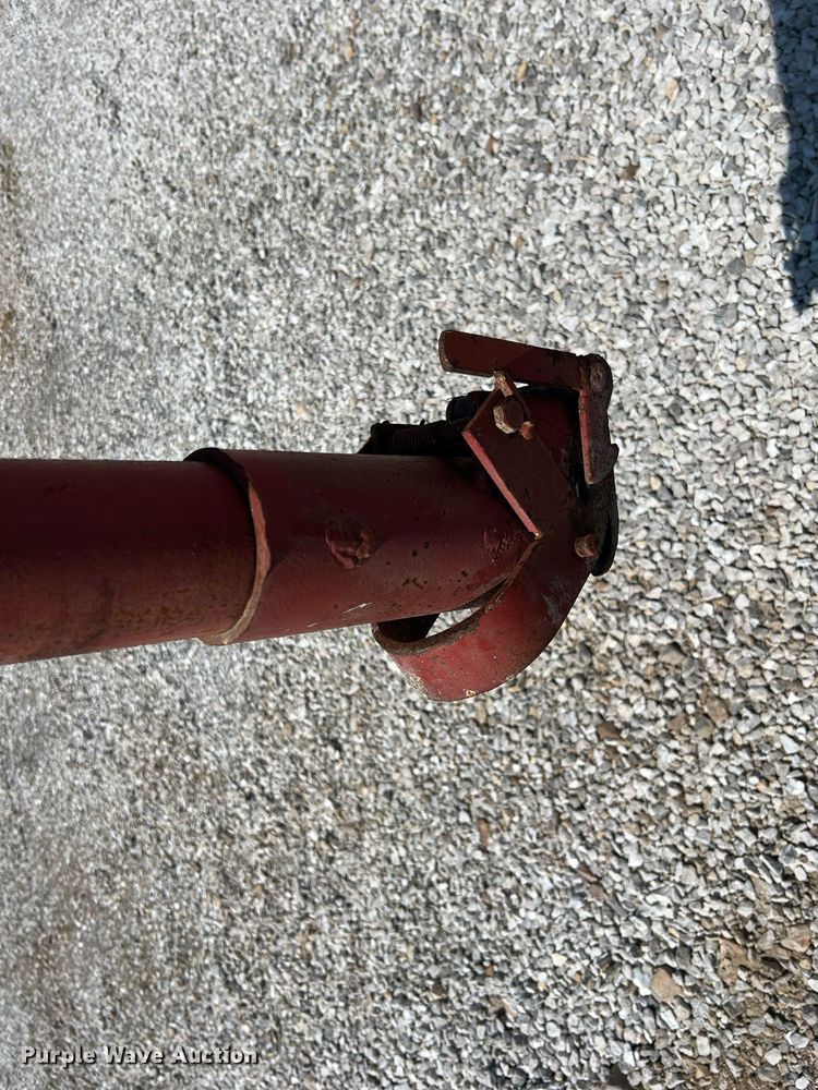 image for item II9143 1982 R&B  livestock trailer