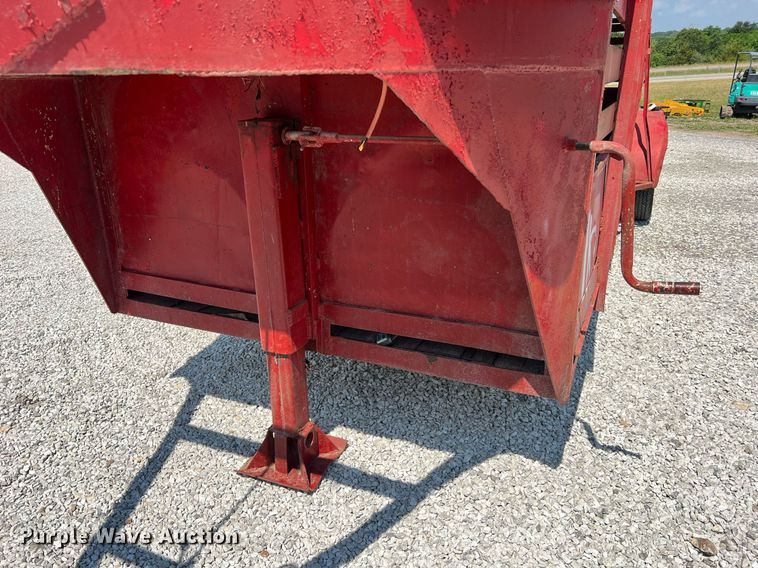 image for item II9143 1982 R&B  livestock trailer