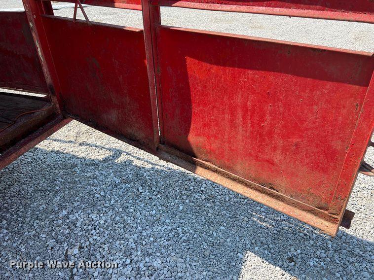 image for item II9143 1982 R&B  livestock trailer