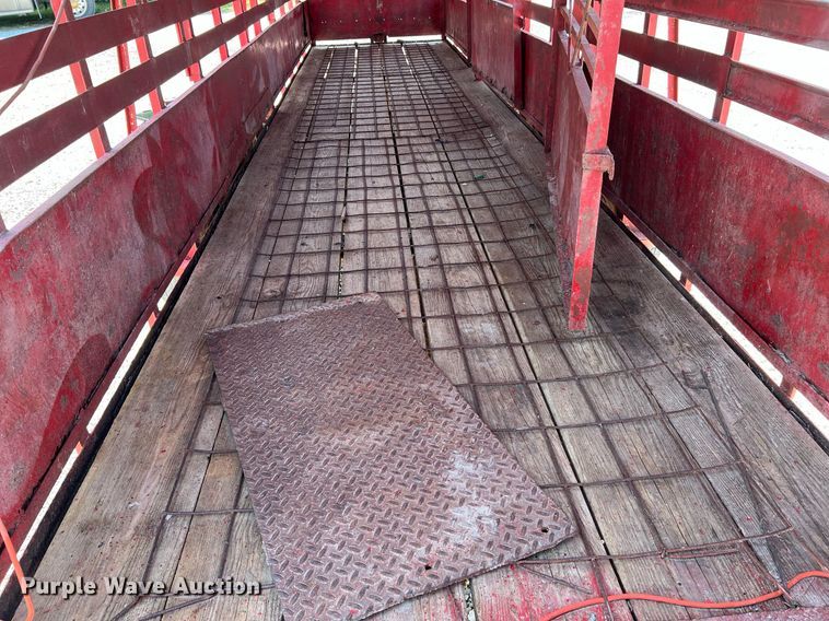 image for item II9143 1982 R&B  livestock trailer