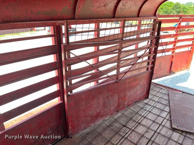 image for item II9143 1982 R&B  livestock trailer