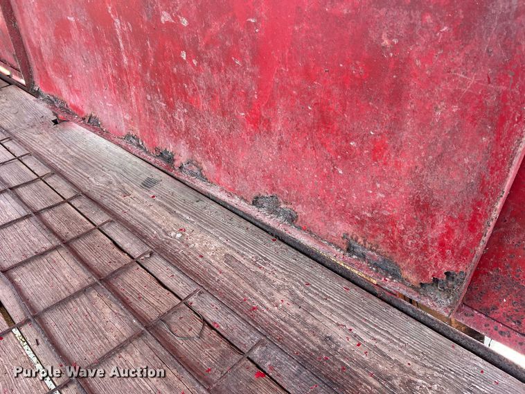 image for item II9143 1982 R&B  livestock trailer