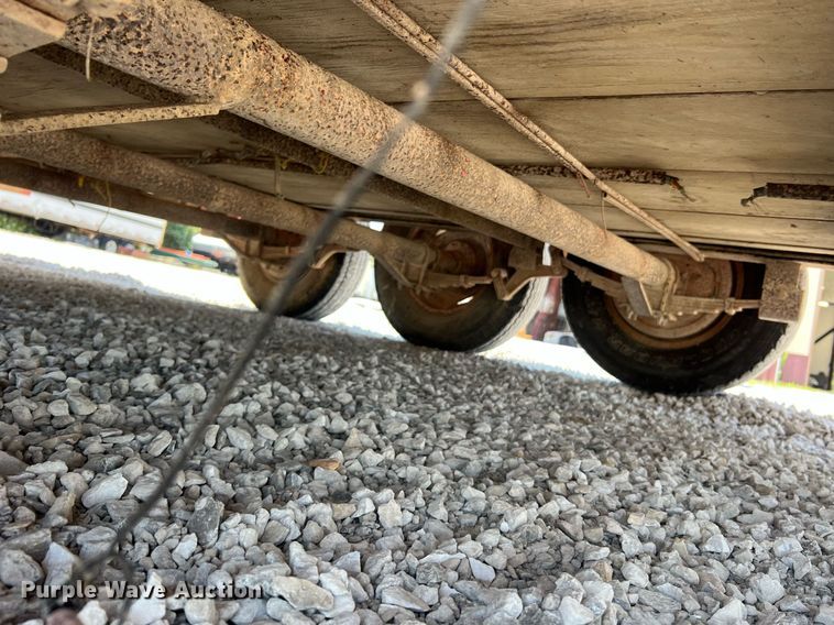 image for item II9143 1982 R&B  livestock trailer