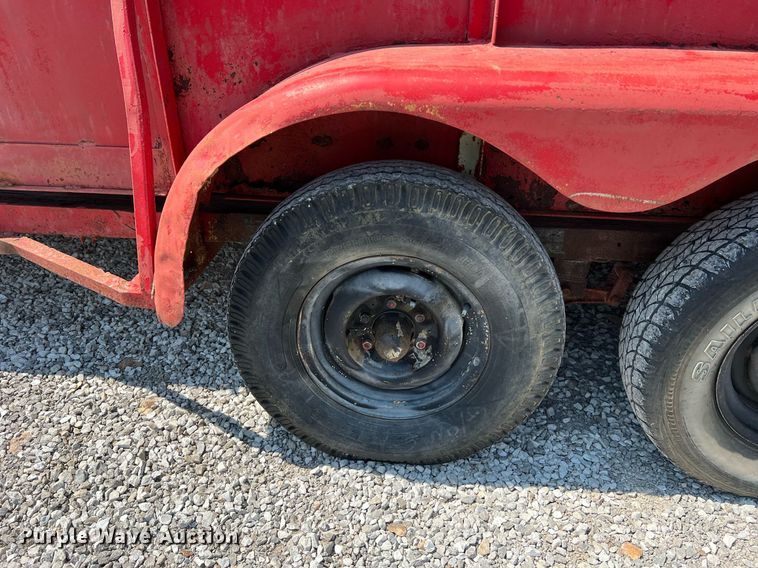 image for item II9143 1982 R&B  livestock trailer