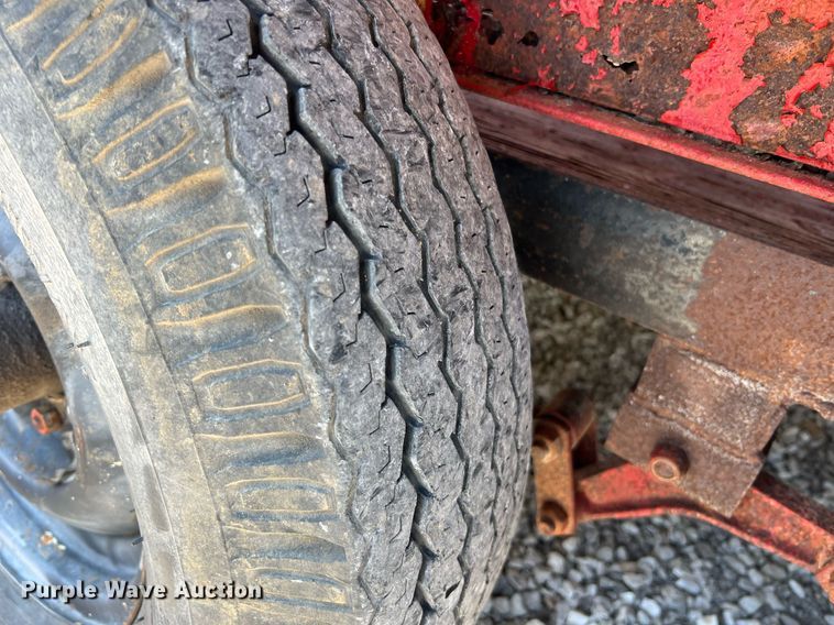 image for item II9143 1982 R&B  livestock trailer