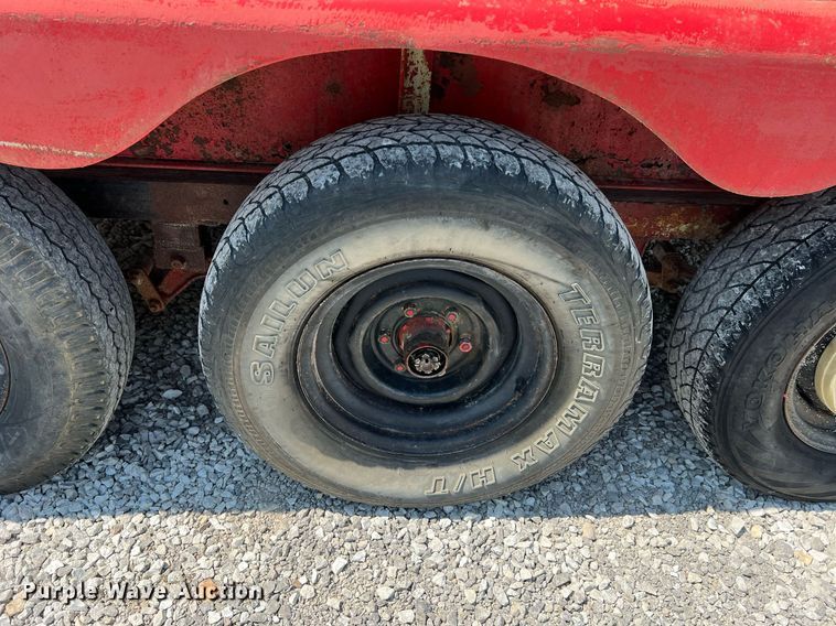 image for item II9143 1982 R&B  livestock trailer