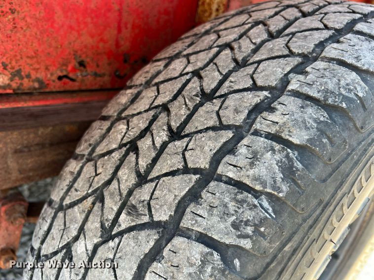 image for item II9143 1982 R&B  livestock trailer