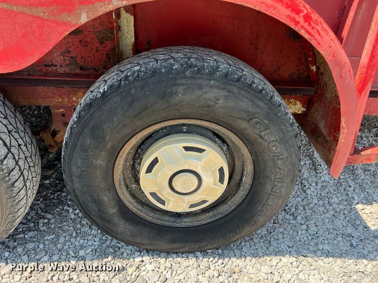 image for item II9143 1982 R&B  livestock trailer