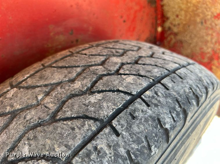 image for item II9143 1982 R&B  livestock trailer